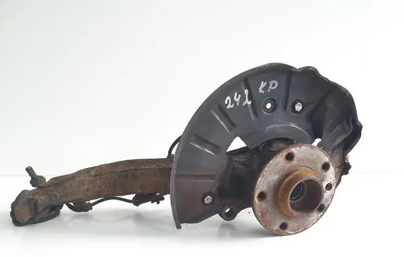 Volkswagen Touareg I Front wheel hub spindle knuckle