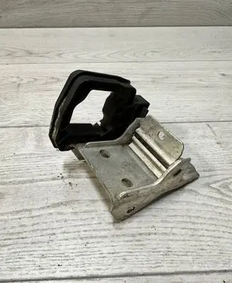 BMW 5 F10 F11 Radiator mount bracket 7186514 7207152 7211162