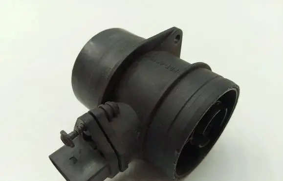 Volkswagen Golf IV Mass air flow meter 074906461B 0281002461