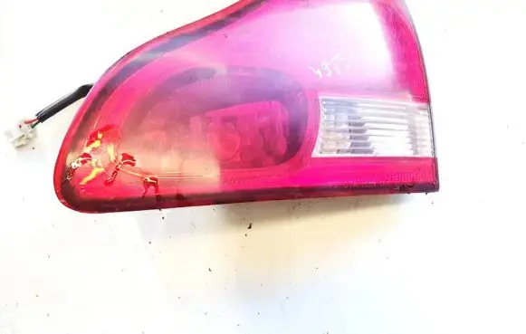 Toyota Avensis Verso Tailgate rear/tail lights