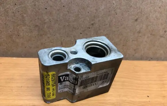 Audi A3 S3 8L Air conditioning (A/C) expansion valve 1J1820103B