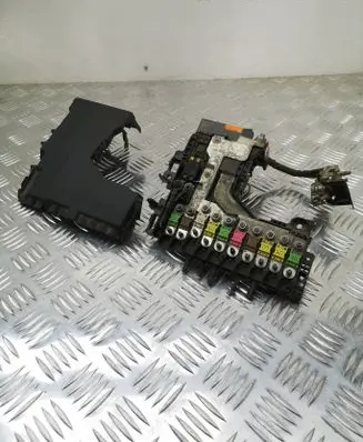 Peugeot 508 Fuse module 9665878080