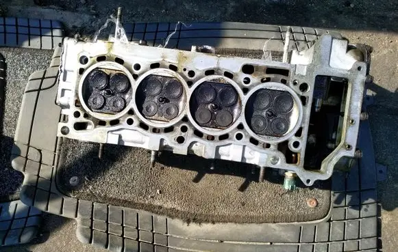 Nissan Almera Tino Engine head 