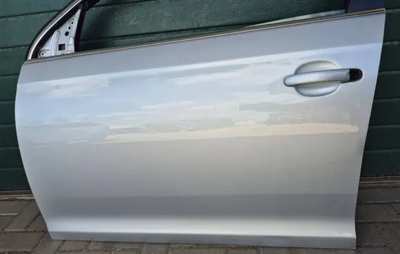 Volkswagen Golf VI Front door LA7W 1K5831311