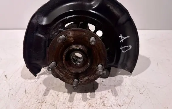 Toyota Auris E180 Front wheel hub 151002