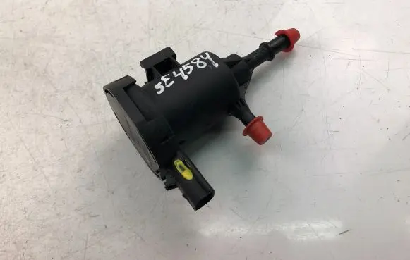 Engine mount vacuum valve