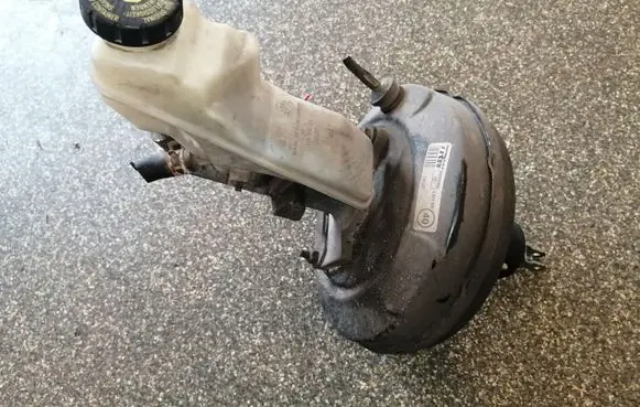 Toyota Corolla E120 E130 Brake booster LSH65