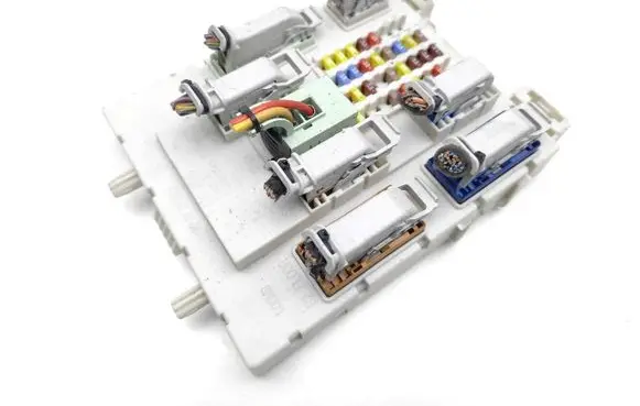 Ford Focus Fuse module F1FT-14A073-DD