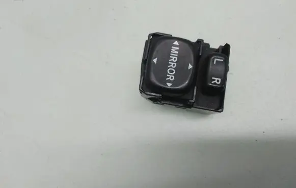 Toyota Prius (NHW20) Wing mirror switch 183574