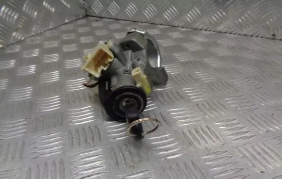 Toyota Auris 150 Ignition lock 45020-0203