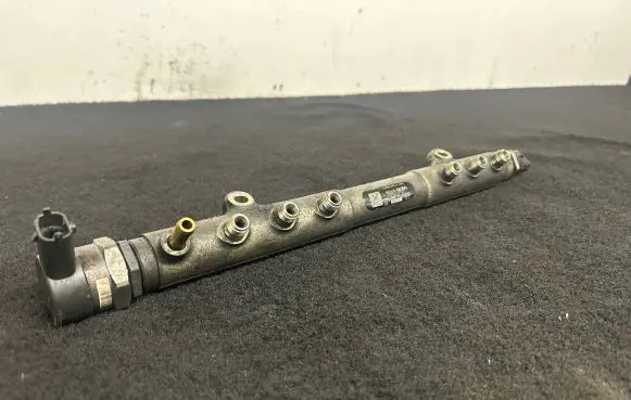 Volvo V70 Fuel main line pipe 8699179 004878L2 0445215023