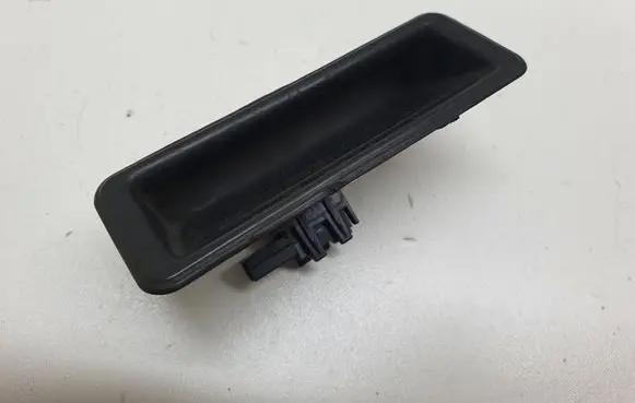 Tailgate opening switch