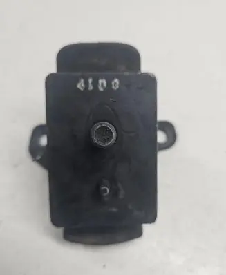 KIA Sorento Engine mount bracket