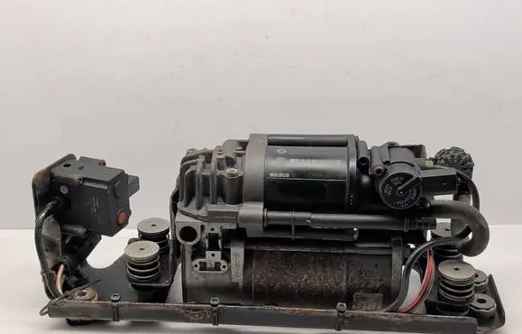 BMW 7 F01 F02 F03 F04 Air suspension compressor/pump 6794465 22102009 06794465