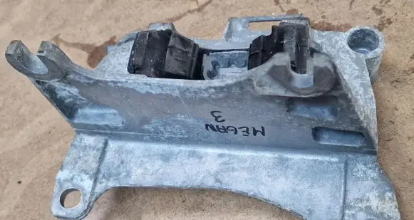 Renault Megane III Engine mount vacuum valve 
