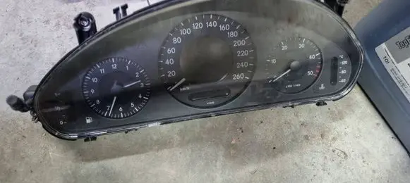 Mercedes-Benz E W212 Speedometer (instrument cluster) A2114407211 110080382059