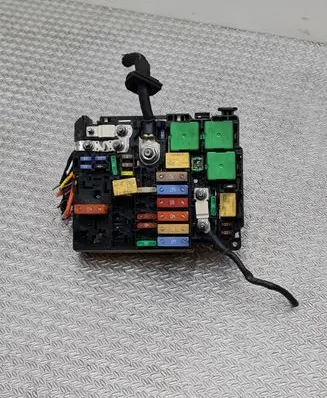 Peugeot Partner Fuse module 9804848580