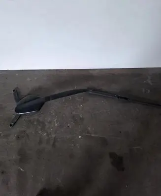 Lexus RX 450H Front wiper blade arm