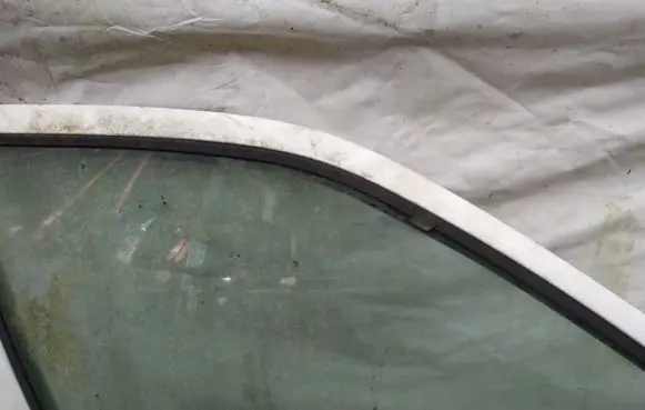 Ford Mondeo MK I Front door window glass four-door