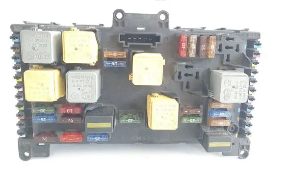 Mercedes-Benz Vito Viano W639 Fuse module A6395450401 6395450201