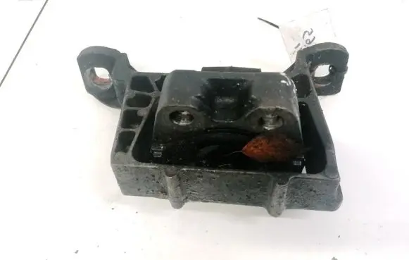 Ford Focus Engine mount bracket