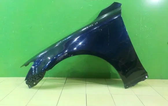 Lexus IS 220D-250-350 Fender PRZOD LEWY