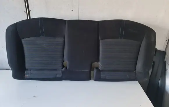 Nissan Leaf II (ZE1) Rear seat 