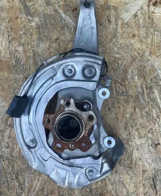 BMW 5 G30 G31 Front wheel hub 6884381