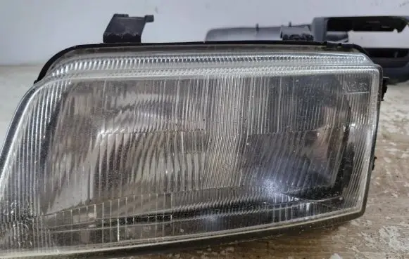 Audi A4 S4 B5 8D Headlight/headlamp 8D0941003E 201098 1852902