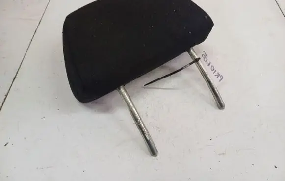Volkswagen Golf III Front seat headrest 