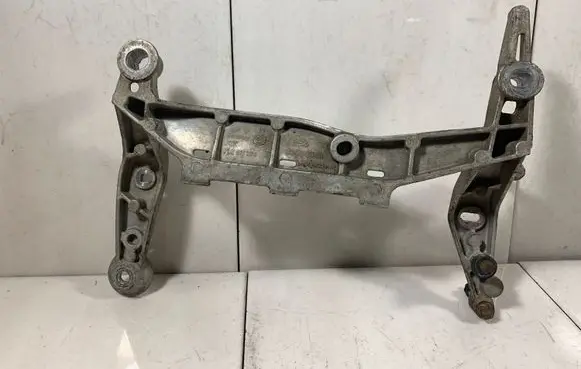 Audi Q7 4L Pneumatic air compressor holding bracket 7L0616879