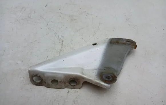 Lexus GS 250 350 300H 450H Fender mounting bracket 