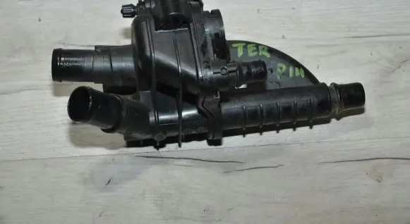 Thermostat/thermostat housing