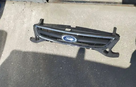Ford Mondeo MK IV Front bumper upper radiator grill