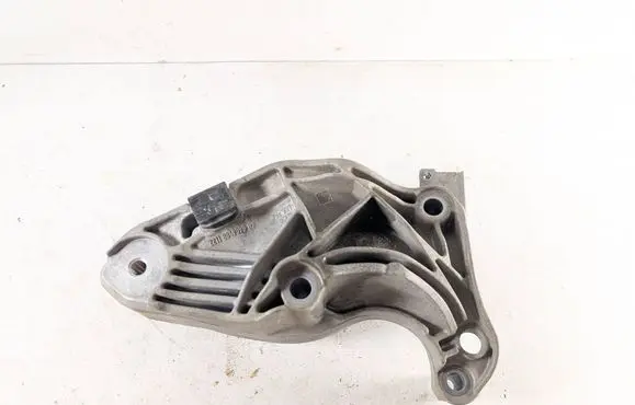 BMW 7 G70 Engine mounting bracket 8849090