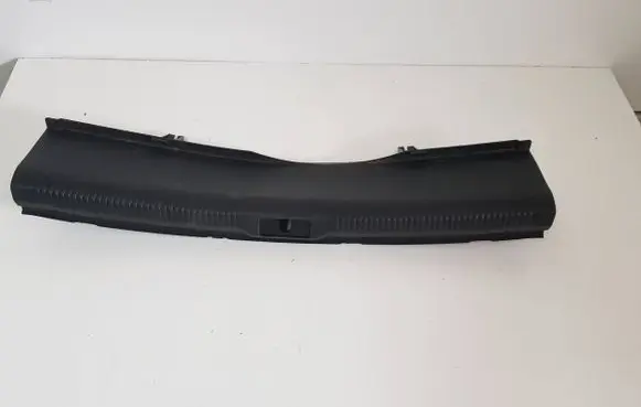 Trunk/boot sill cover protection