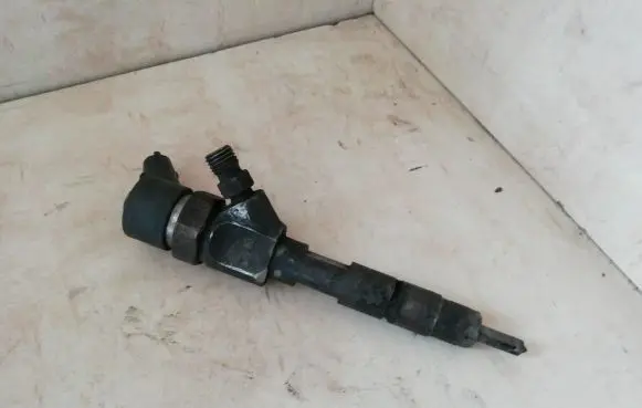 Volvo S40, V40 Fuel injector 0445110021