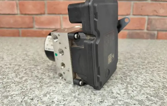 BMW 3 E90 E91 ABS Pump 6775387 6775386