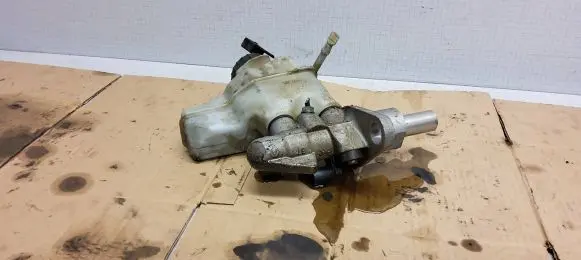 Volkswagen Caddy Brake fluid reservoir 1K2611301C 1K4611349A 1K0945459A
