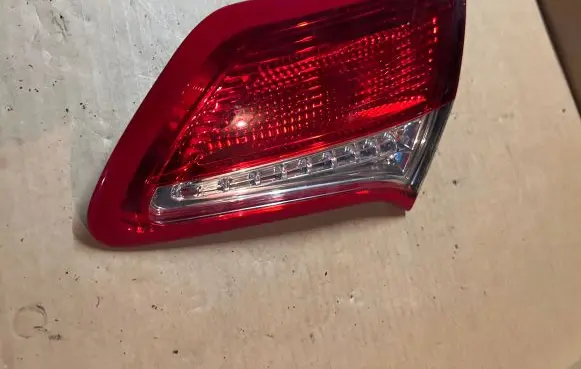 Tailgate rear/tail lights