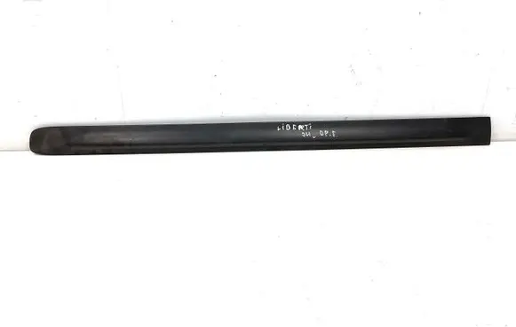 Jeep Liberty Front door trim (molding) 11009D 5GF34TRMABA