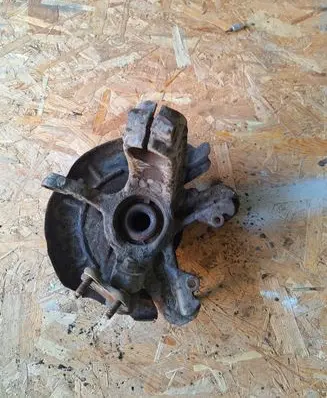 Volkswagen Polo V 6R Front wheel hub spindle knuckle