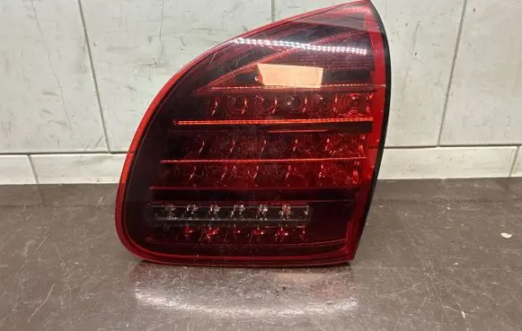 Porsche Cayenne (92A) Tailgate rear/tail lights 7P5945094R