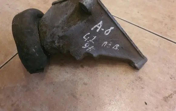 Audi A8 S8 D2 4D Engine mounting bracket 4D0199307e 5239470 3239479