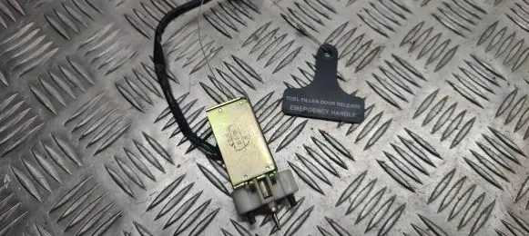 Fuel tank cap lock