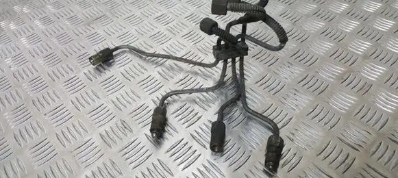 Mazda Premacy Fuel injector supply line/pipe 