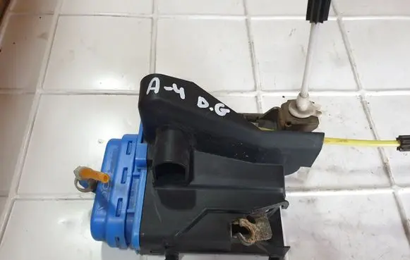 Audi A4 S4 B5 8D Rear door lock 4A0839016H
