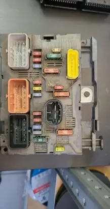 Citroen C4 I Picasso Fuse module 9664055680 BSML0800194007