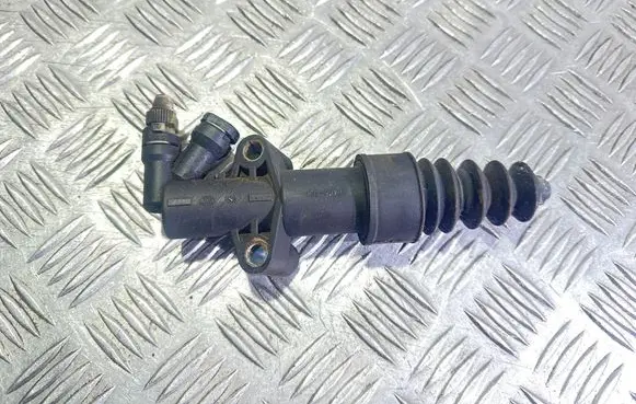 Clutch slave cylinder