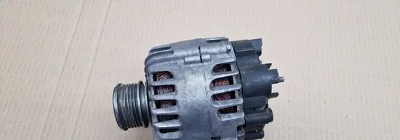 Dacia Sandero Generator/alternator 231003831R